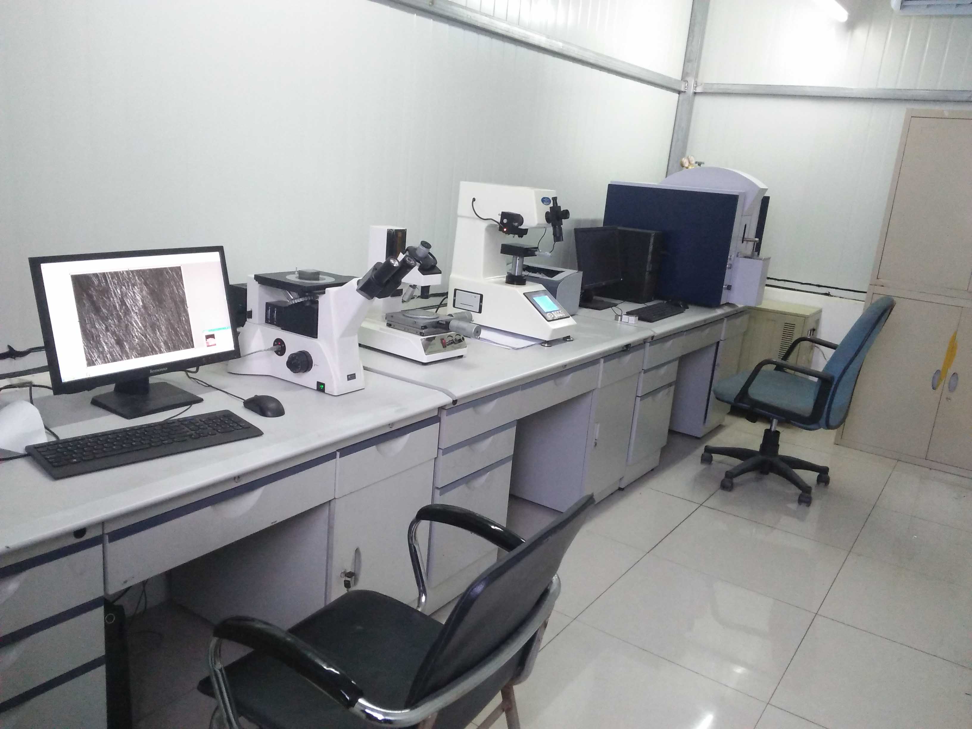 1537408219263139.jpg 金相與光譜實(shí)驗(yàn)室.jpg