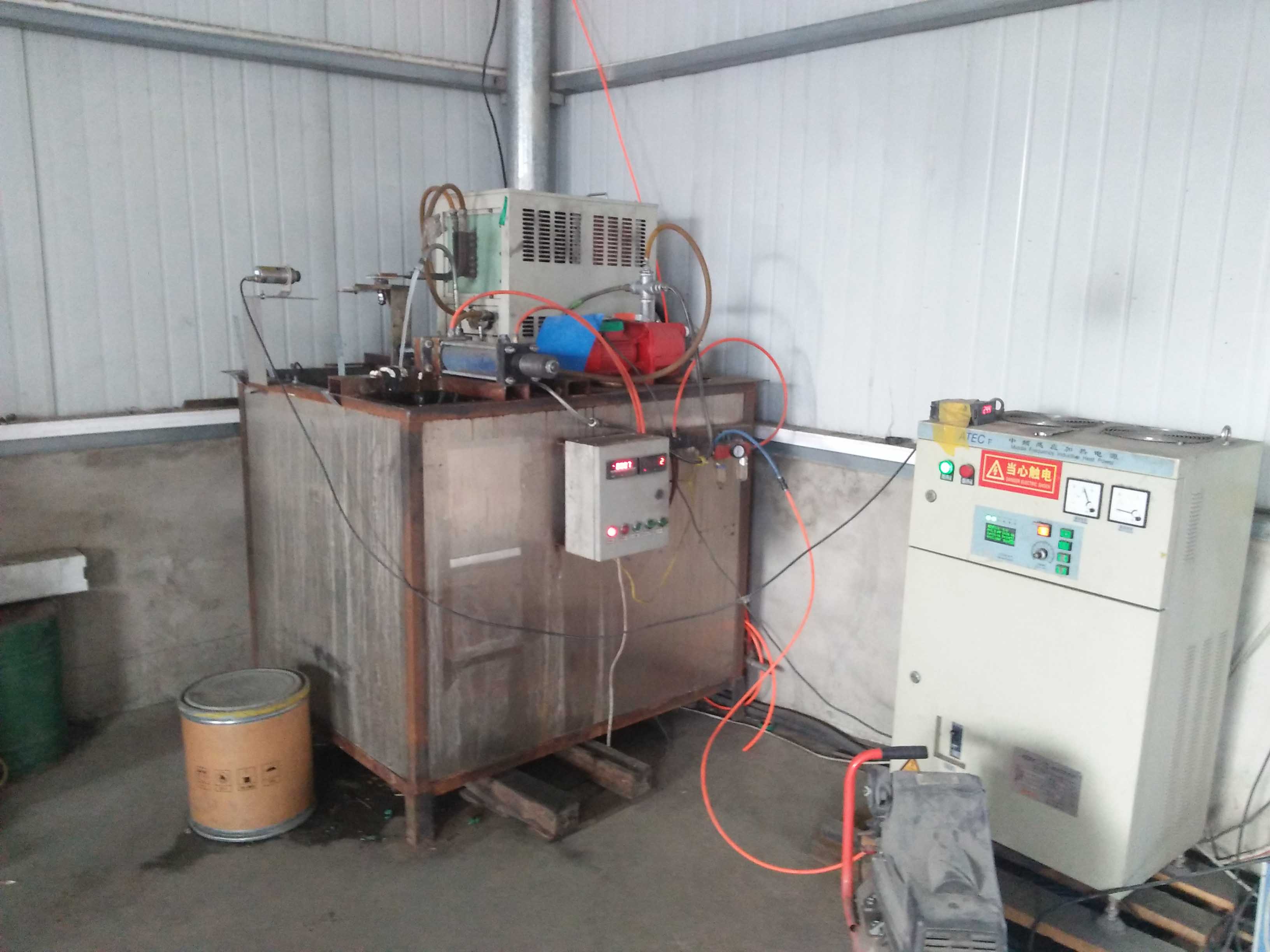 1537408393340983.jpg 冷熱疲勞試驗(yàn)機(jī).jpg